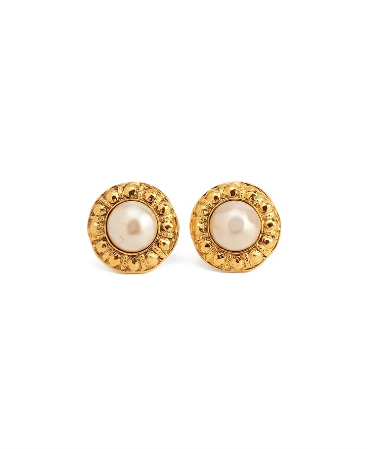 Chanel Vintage Pearl Clip On Earrings