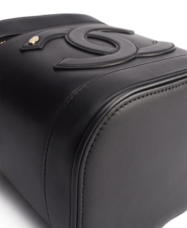 Chanel CC Vanity Case With Chain – (ex)bags