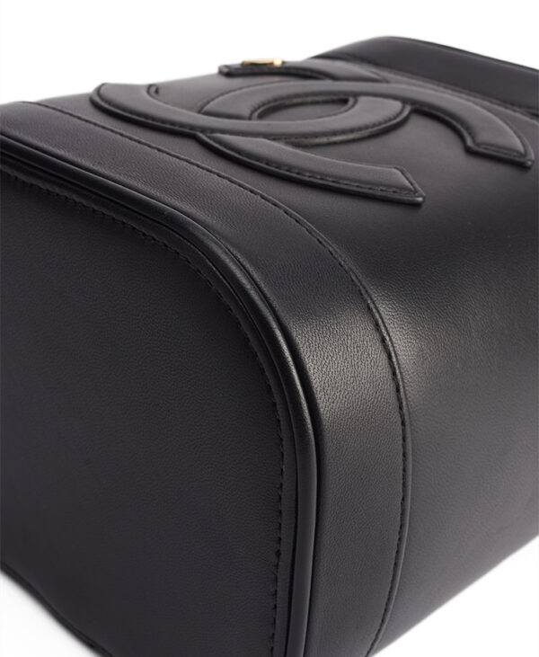 Chanel CC Vanity Case With Chain – (ex)bags