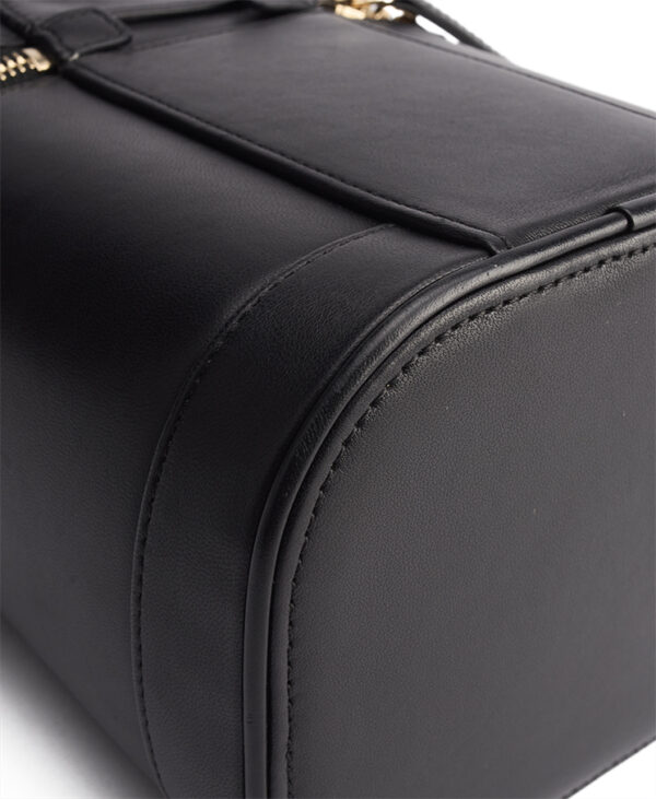 Chanel CC Vanity Case With Chain – (ex)bags