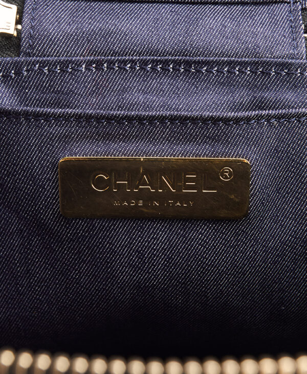 Chanel CC Vanity Case With Chain – (ex)bags