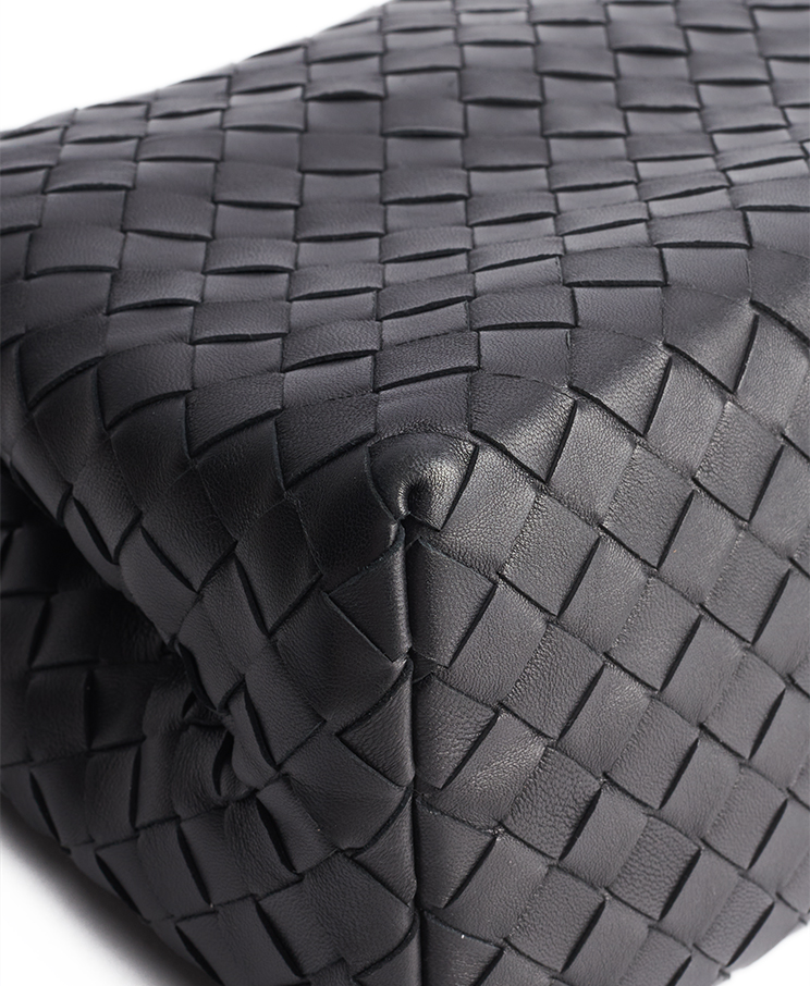 Bottega Veneta Intrecciato Tote Bag Medium